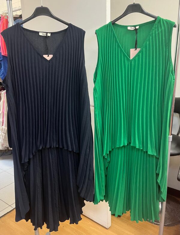 Pleated V Neck Top with No Sleeves One Size up to 16/18 - Pippa Jo Range